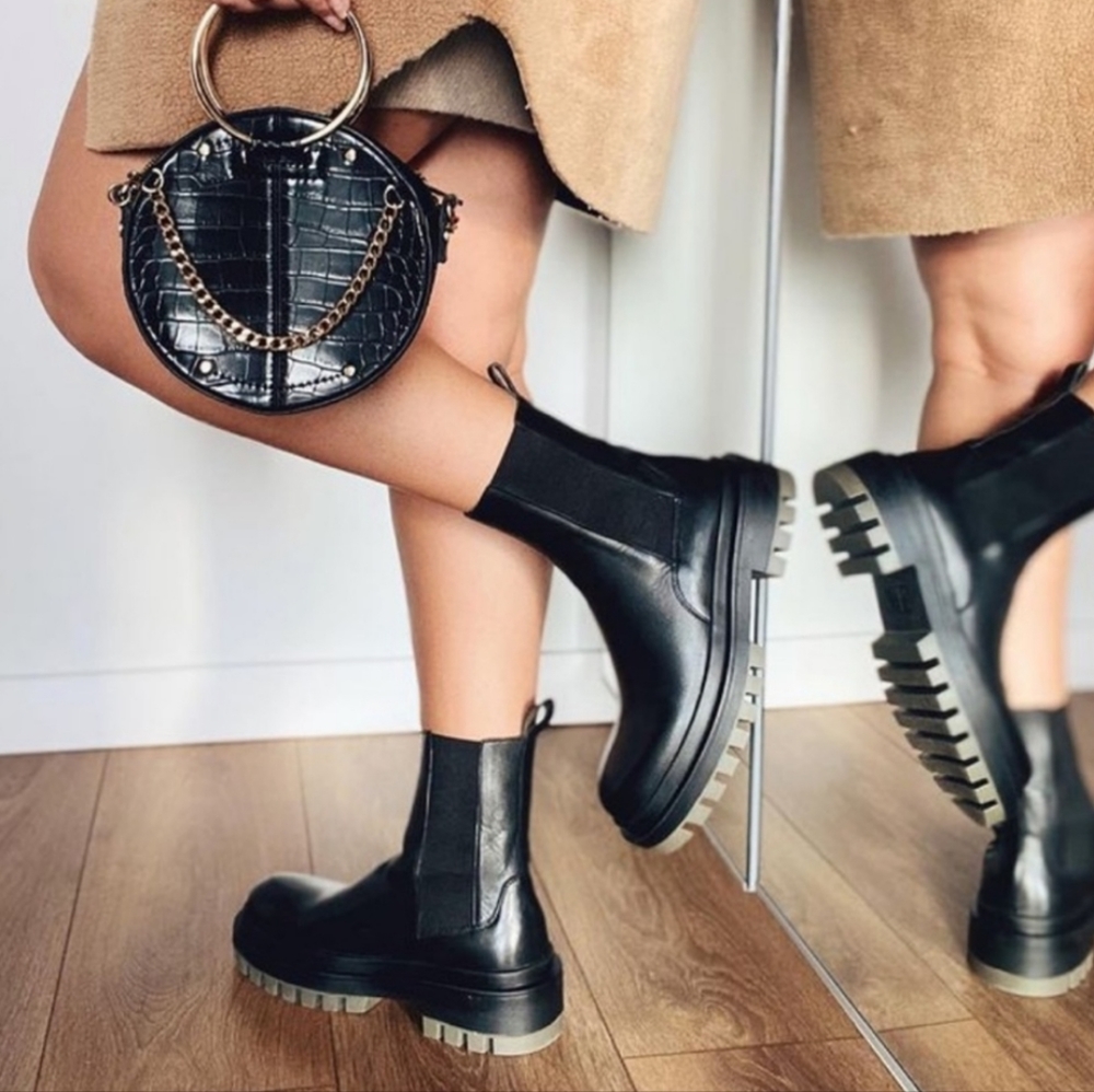 Zara Black Low Heeled Leather Ankle Lug Sole Chelsea Boots size 7